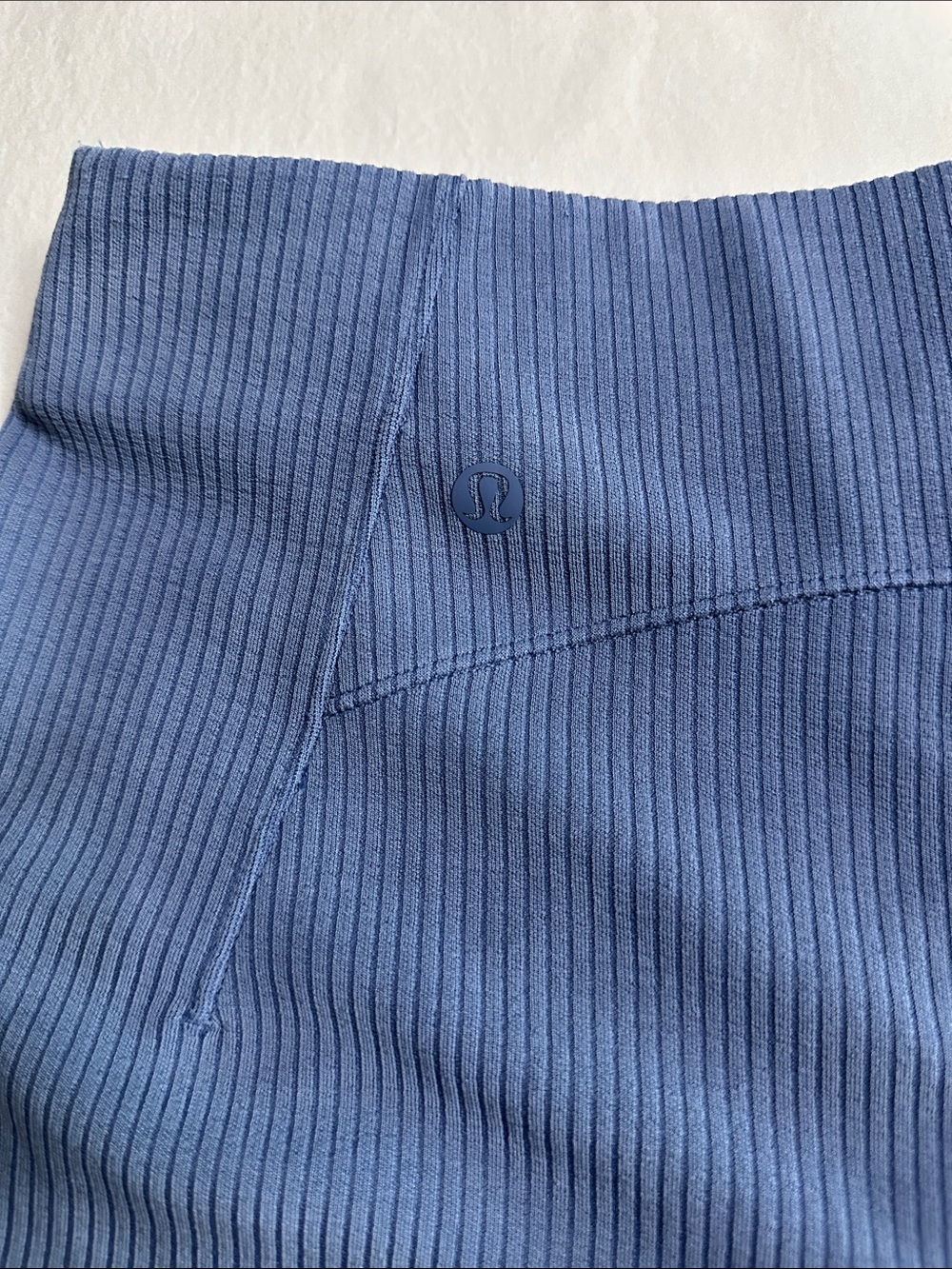 Lululemon Ribbed Softstreme High-Rise Short 2" Size 6 - Picture 5 of 10